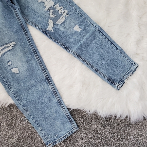 New! Refuge Denim Mom Relax High Rise Distressed Ripped Jeans. Size 5. - Picture 3 of 11